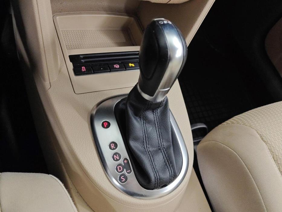 VOLKSWAGEN Touran 2013