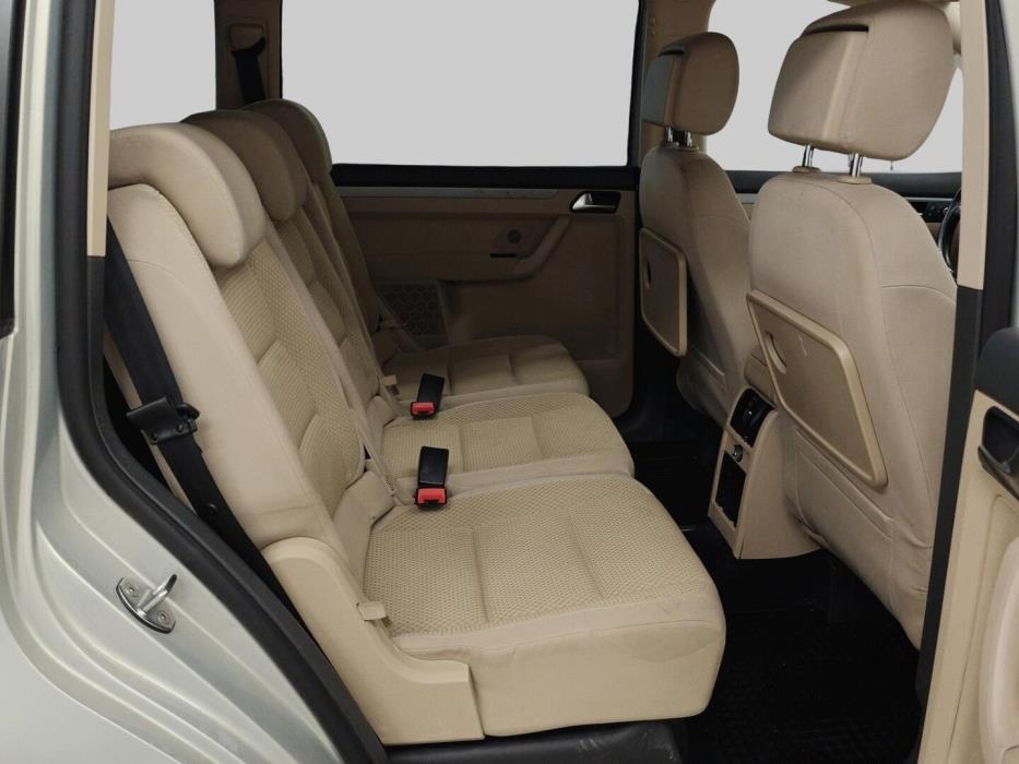 VOLKSWAGEN Touran 2013