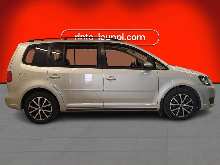 VOLKSWAGEN Touran 2013
