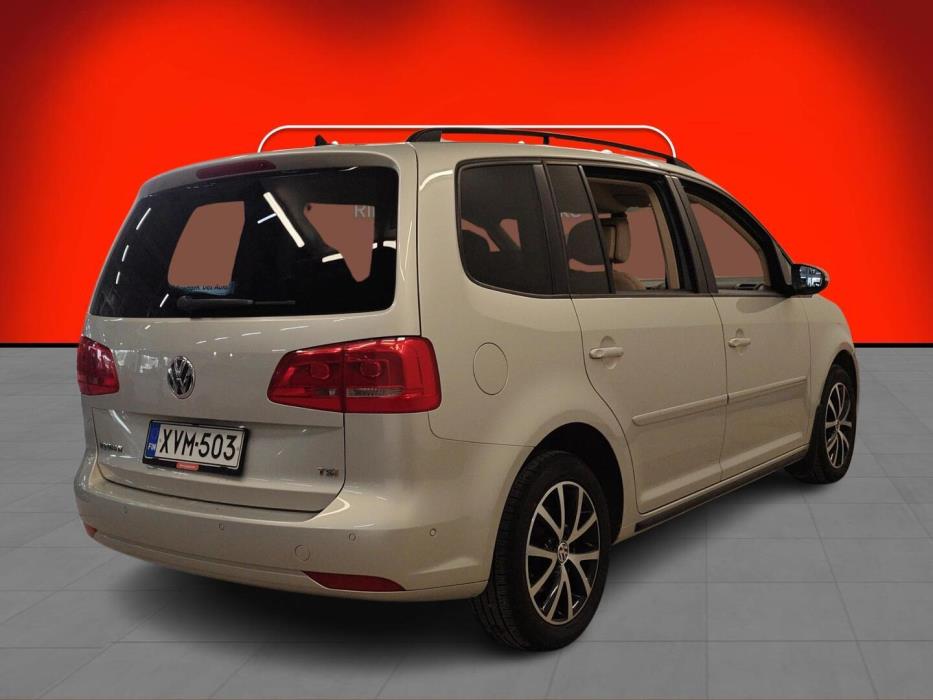 VOLKSWAGEN Touran 2013