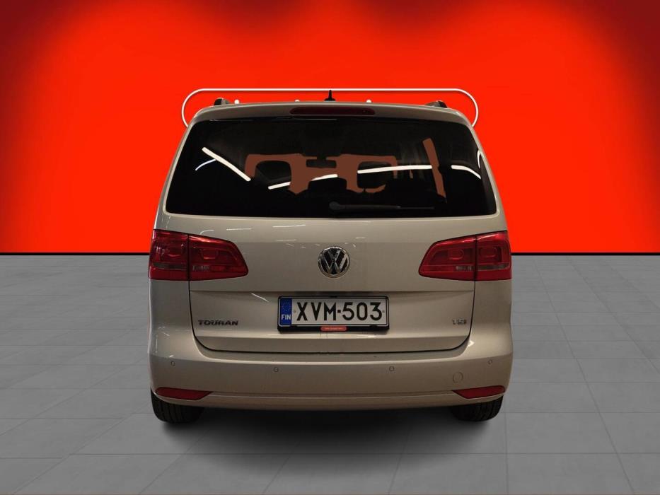 VOLKSWAGEN Touran 2013