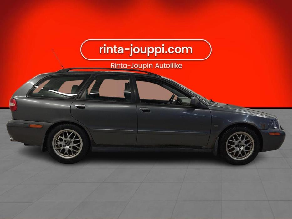 VOLVO V40 2004