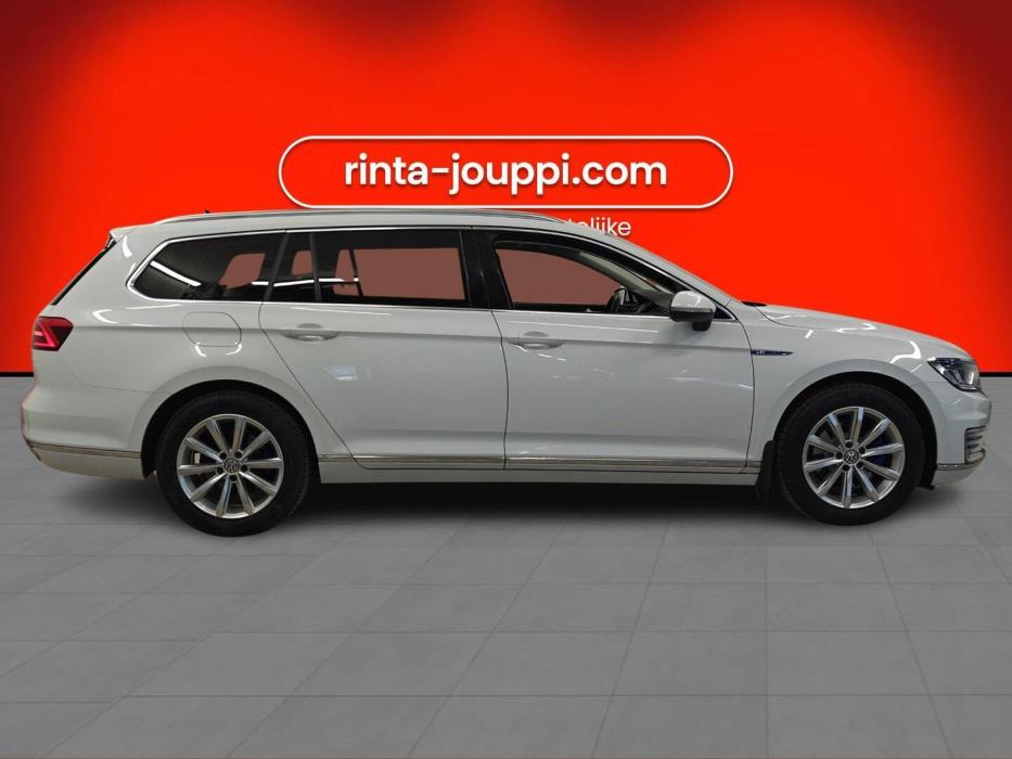 VOLKSWAGEN Passat 2018