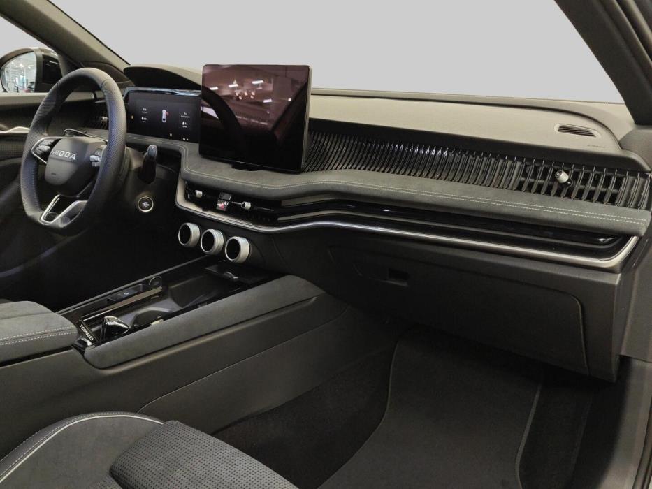 SKODA Superb 2026