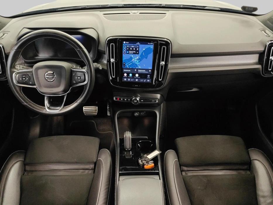 VOLVO XC40 2021