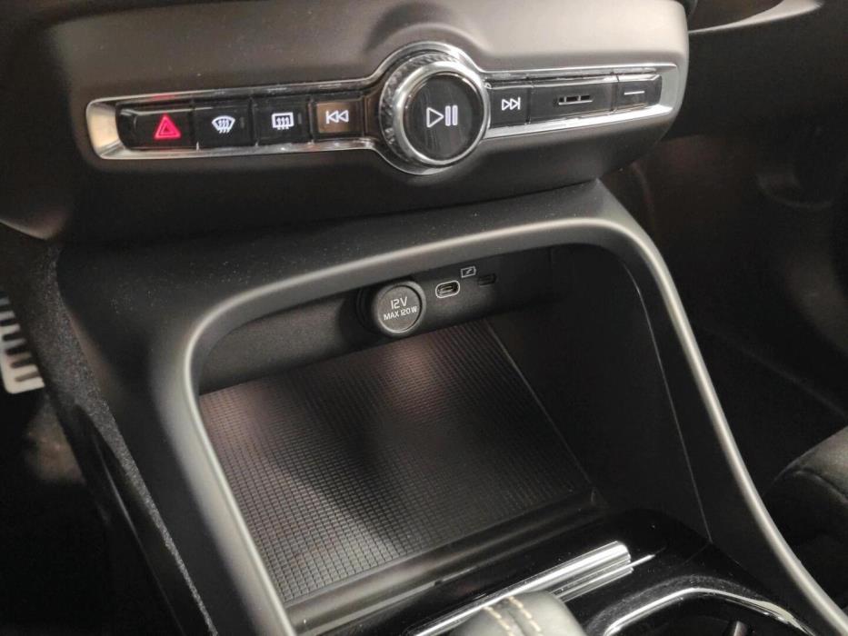 VOLVO XC40 2021