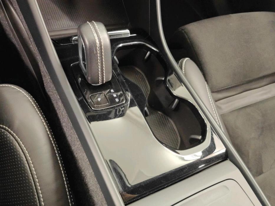 VOLVO XC40 2021