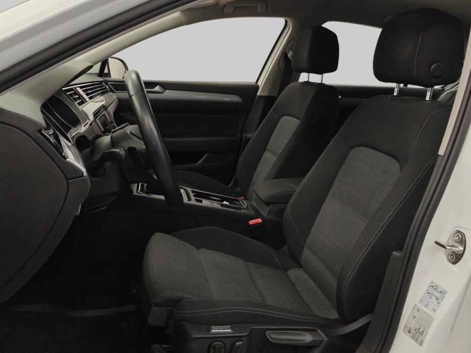 VOLKSWAGEN Passat 2021