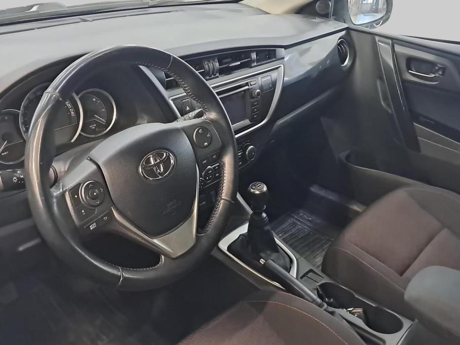 TOYOTA Auris 2013