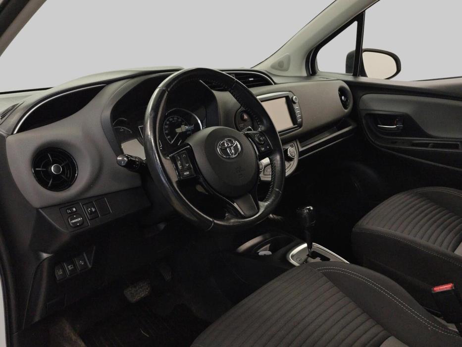 TOYOTA Yaris 2017