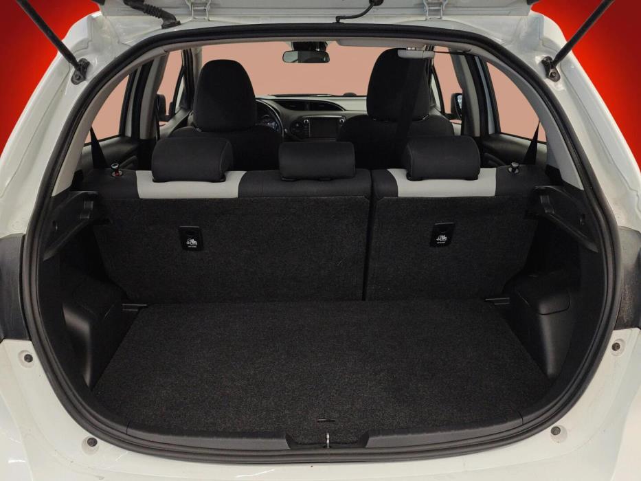 TOYOTA Yaris 2017