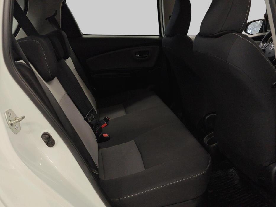 TOYOTA Yaris 2017