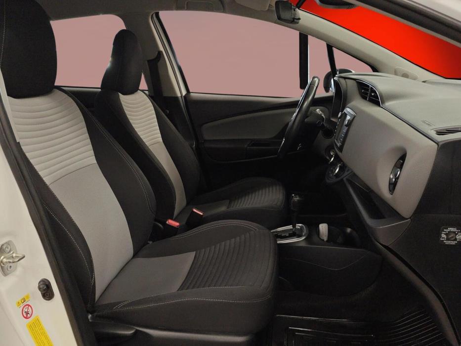 TOYOTA Yaris 2017
