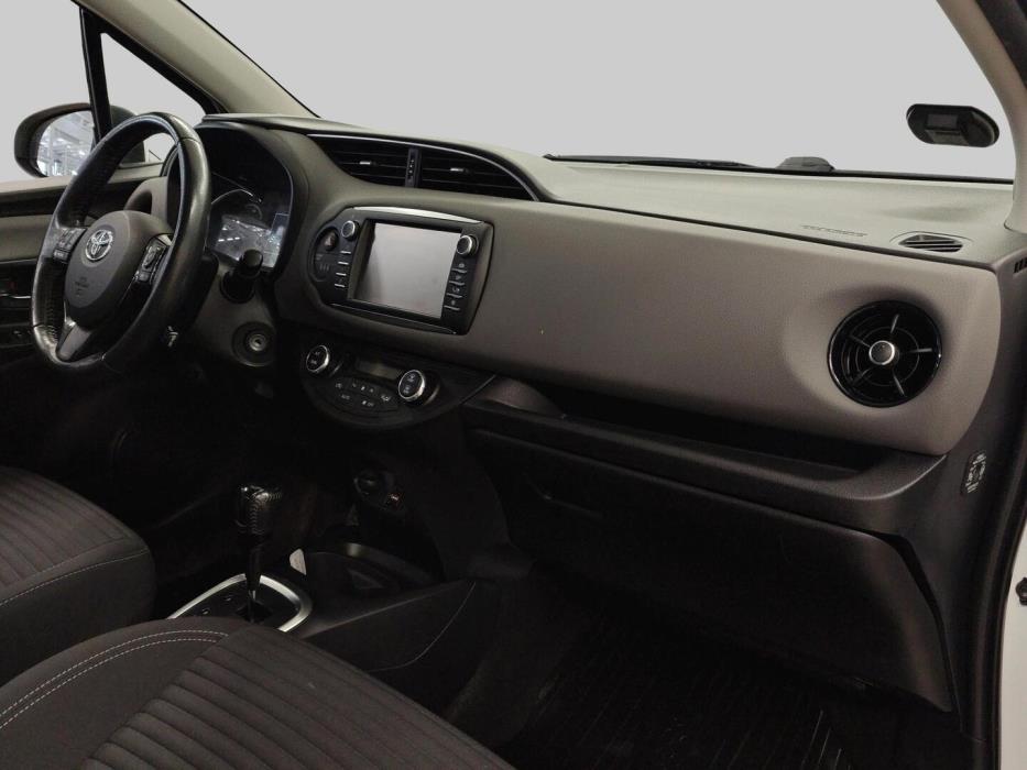 TOYOTA Yaris 2017