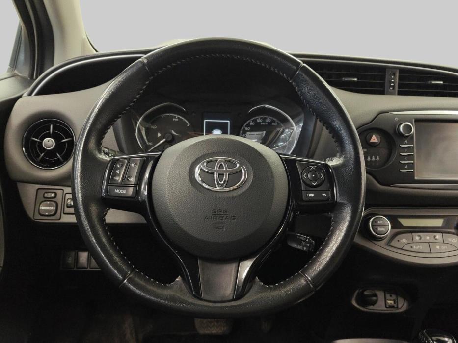 TOYOTA Yaris 2017