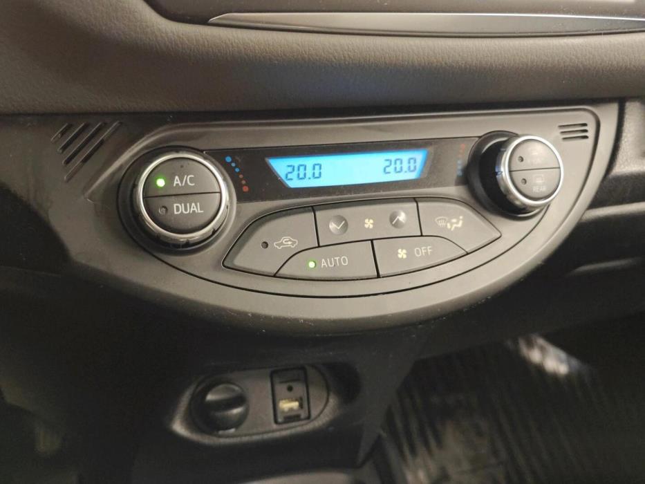 TOYOTA Yaris 2017