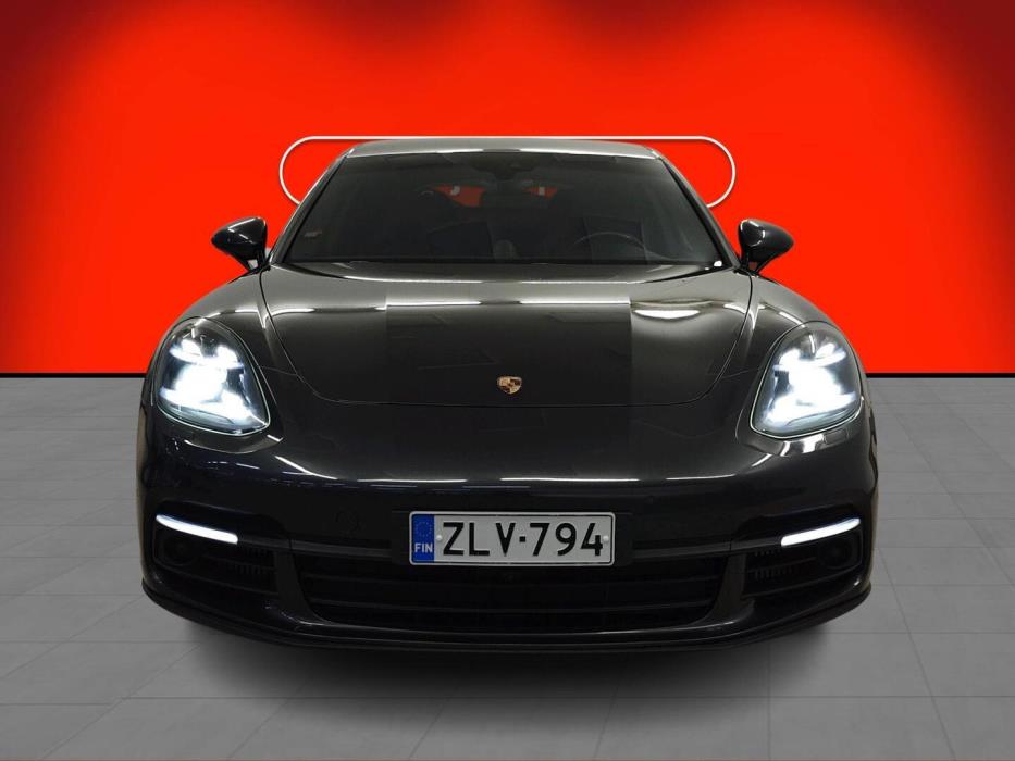 PORSCHE Panamera 2018