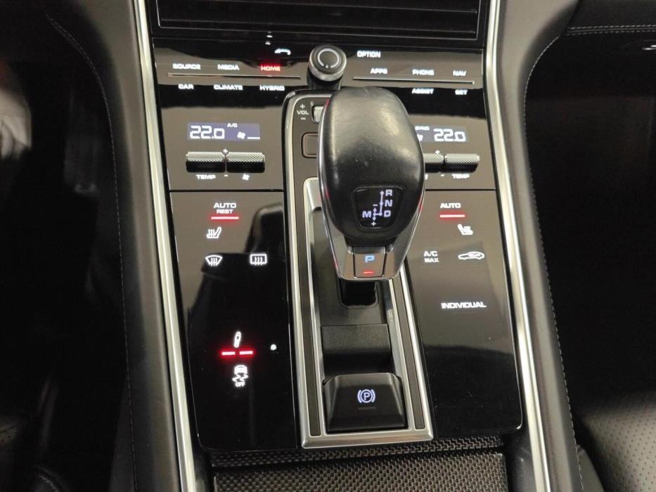 PORSCHE Panamera 2018