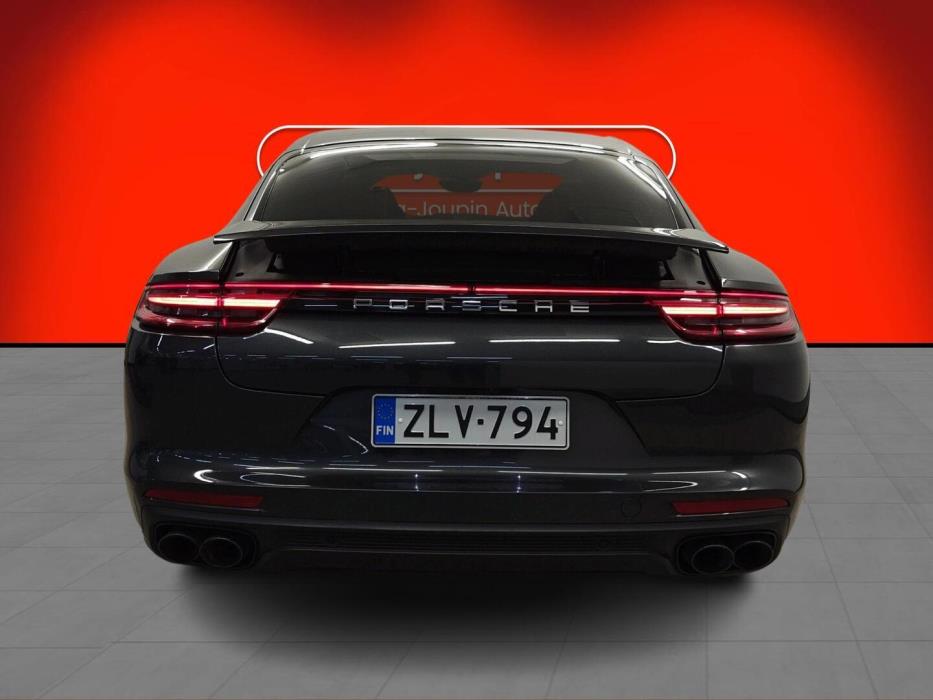 PORSCHE Panamera 2018