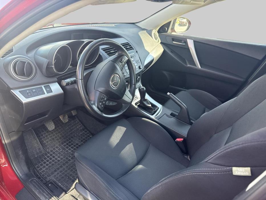 MAZDA 3 2012