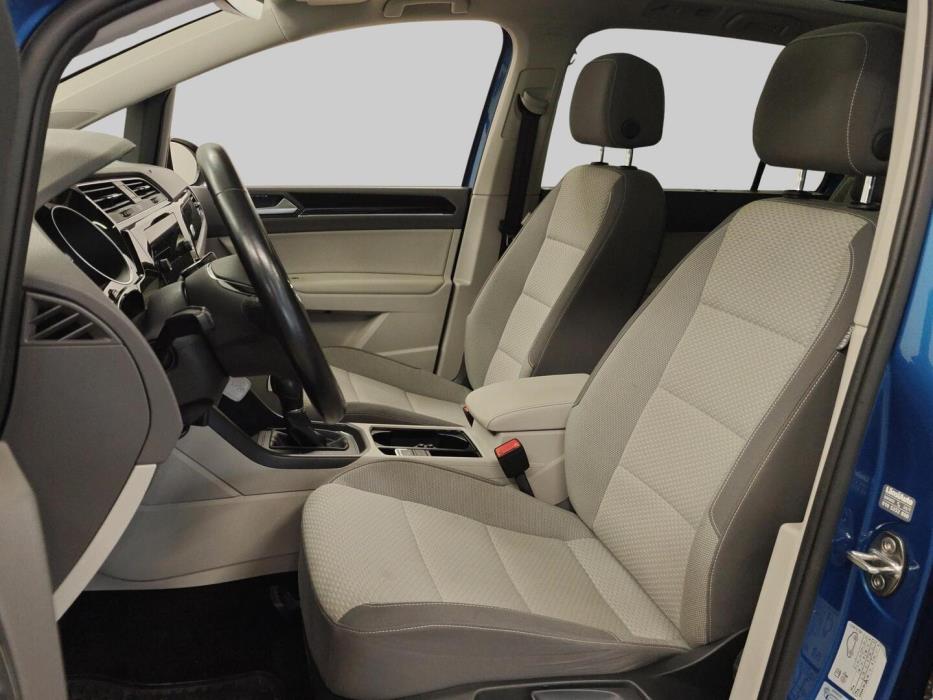 VOLKSWAGEN Touran 2018