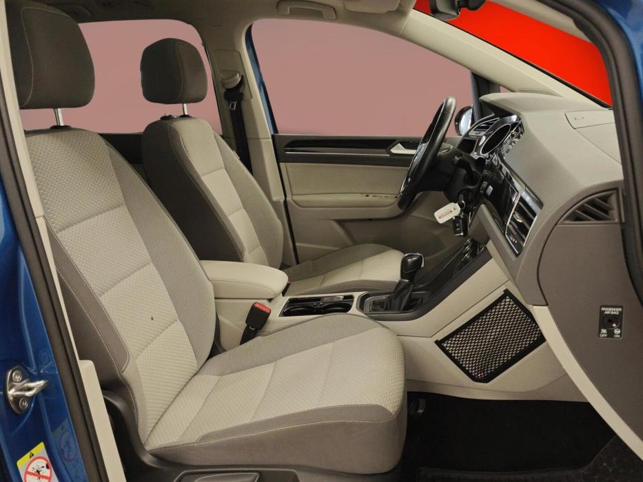 VOLKSWAGEN Touran 2018