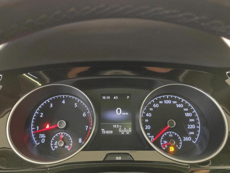 VOLKSWAGEN Touran 2018