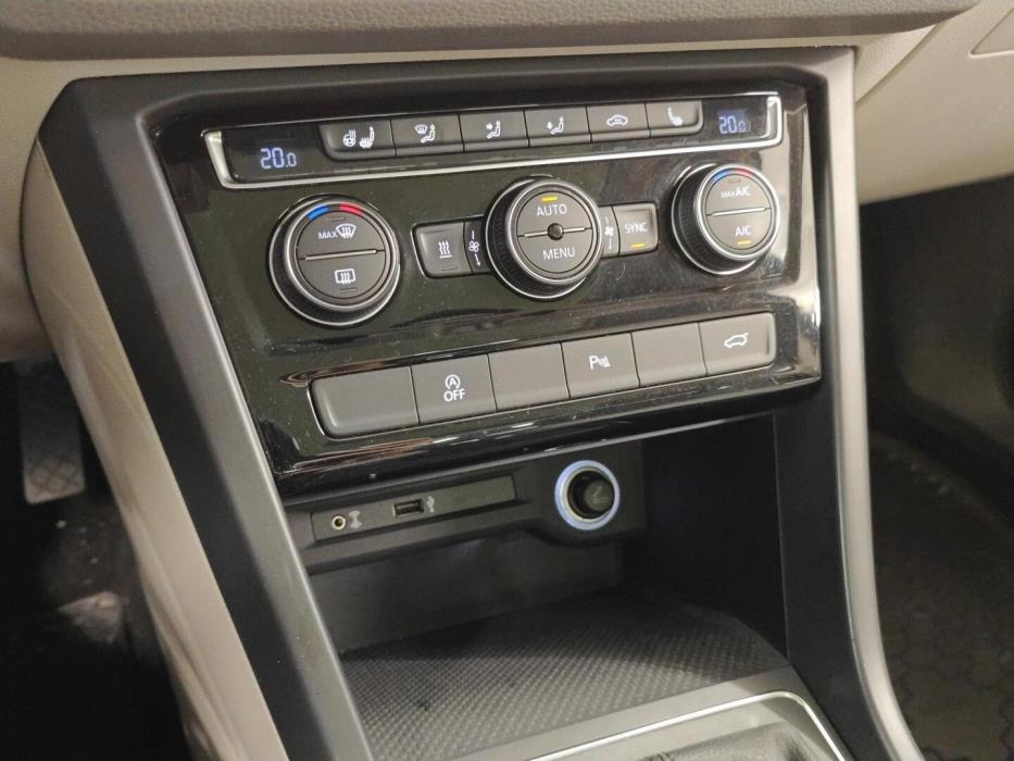 VOLKSWAGEN Touran 2018