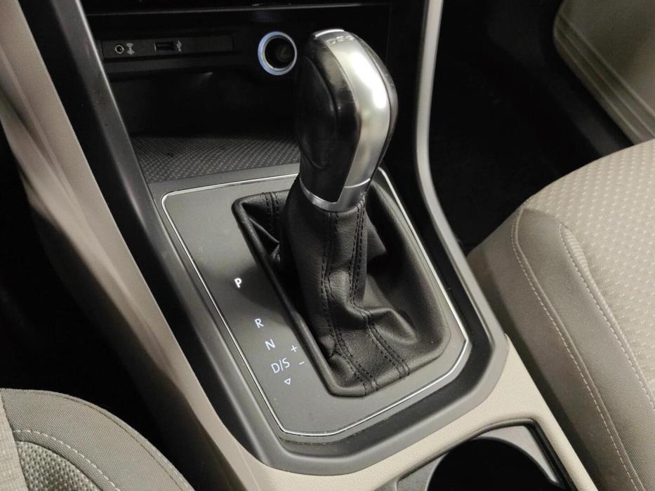 VOLKSWAGEN Touran 2018