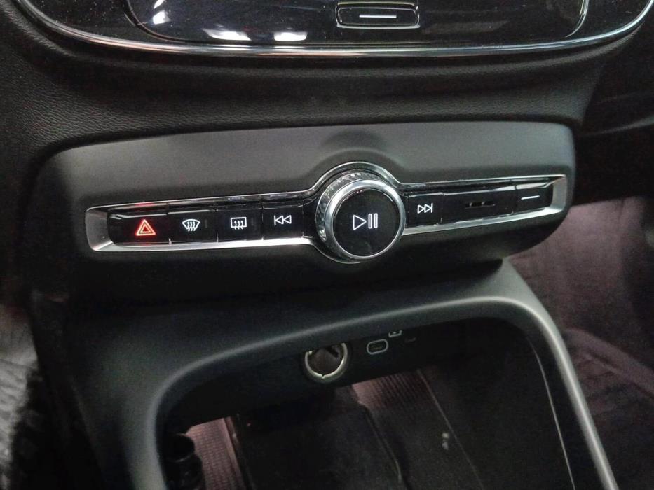 VOLVO C40 2024