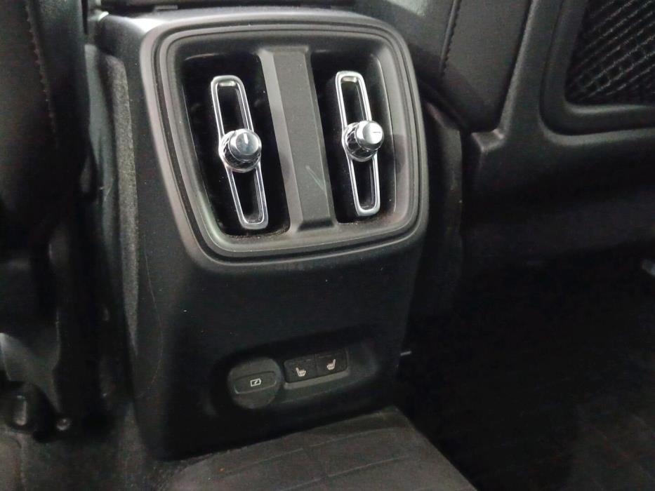 VOLVO C40 2024