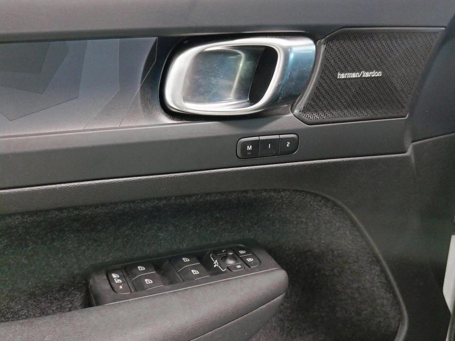 VOLVO C40 2024