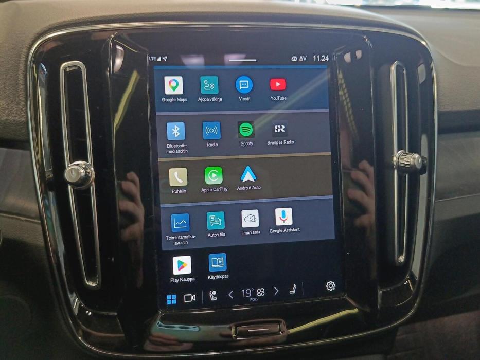 VOLVO C40 2024