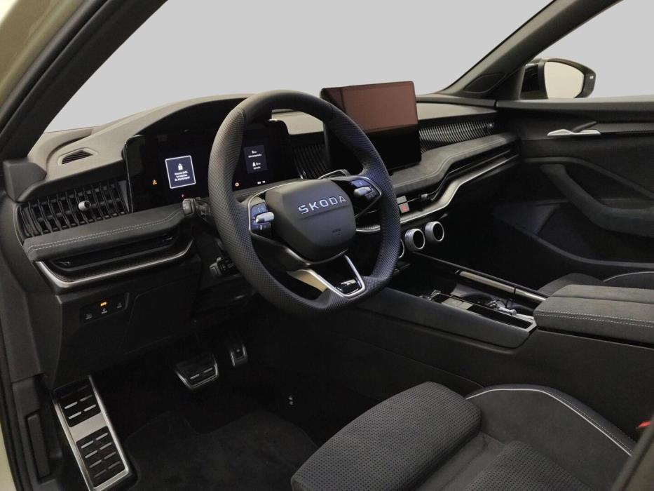 SKODA Superb 2026