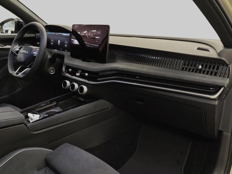SKODA Superb 2026