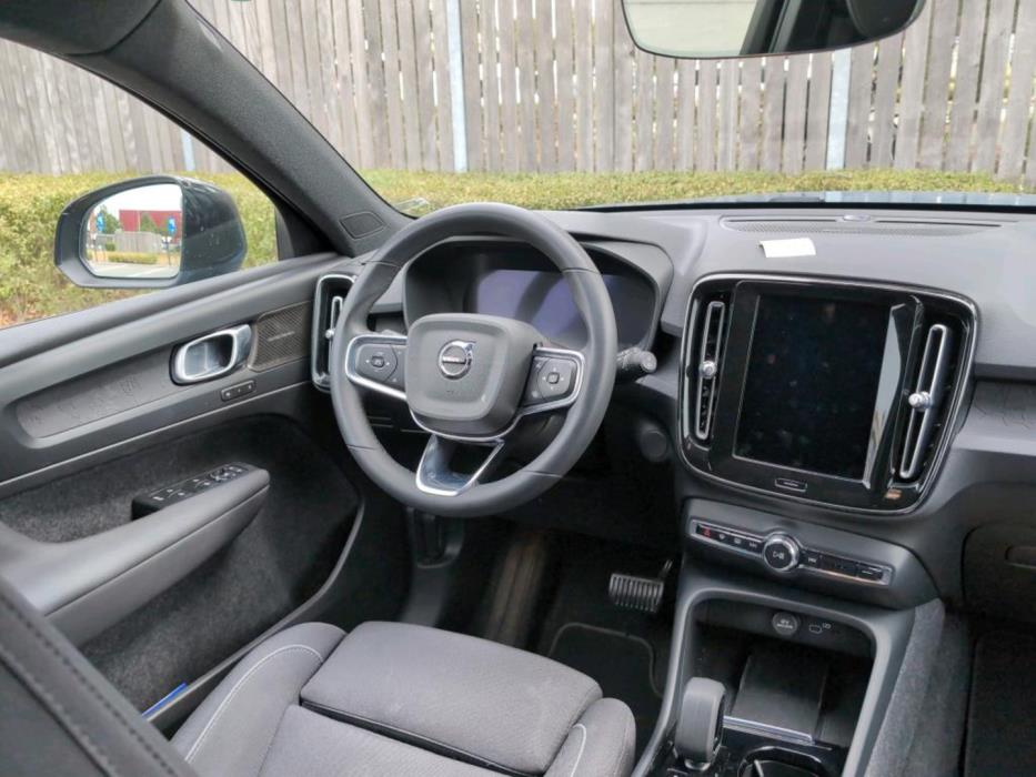 VOLVO XC40 2023