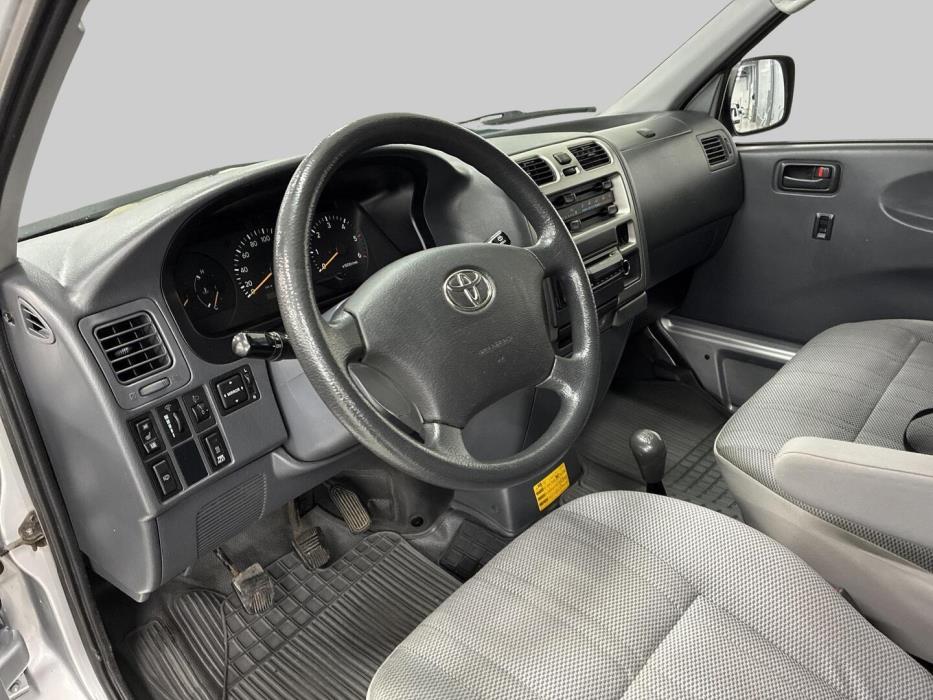 TOYOTA Hiace 2008