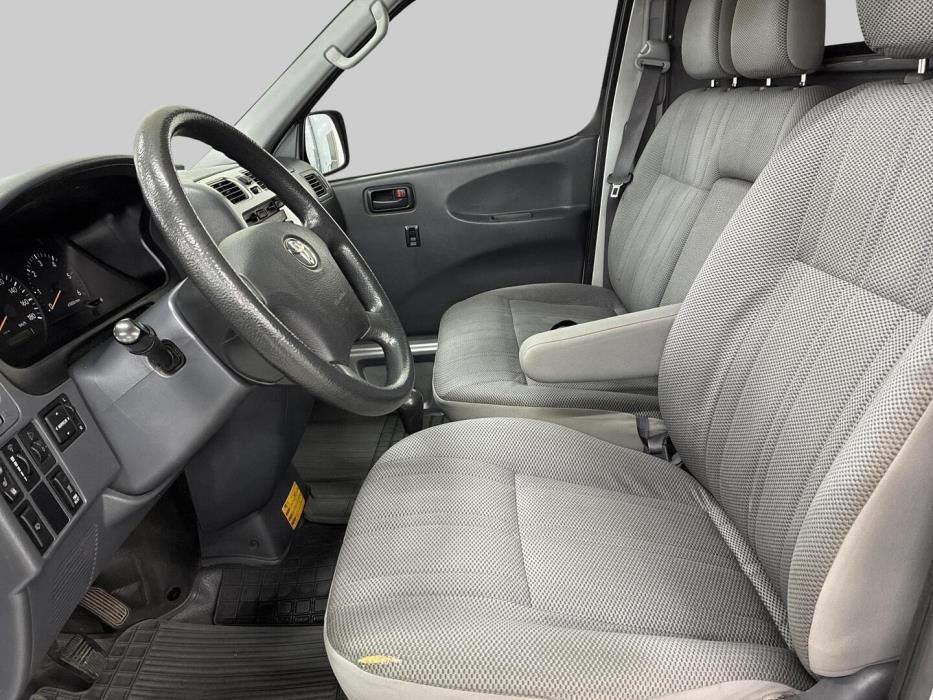 TOYOTA Hiace 2008