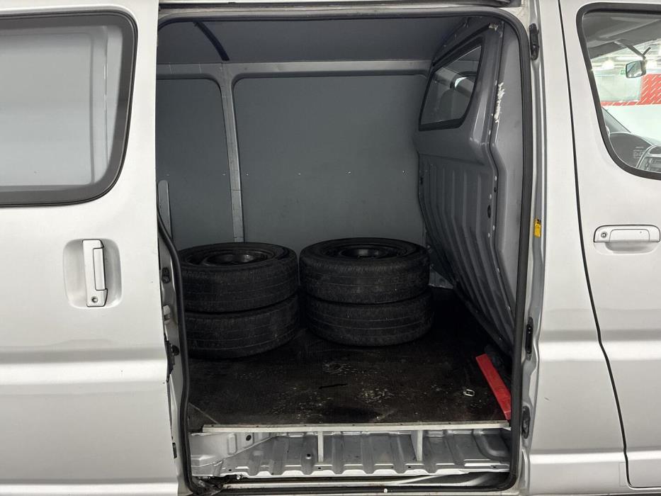 TOYOTA Hiace 2008