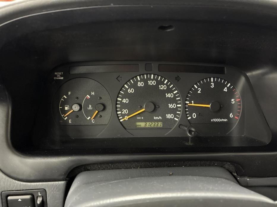 TOYOTA Hiace 2008