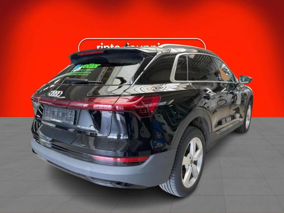 AUDI E-TRON 2023