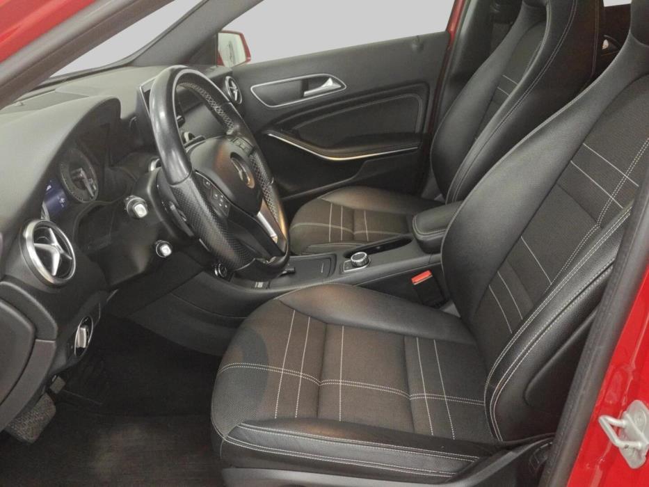 MERCEDES-BENZ A 2015