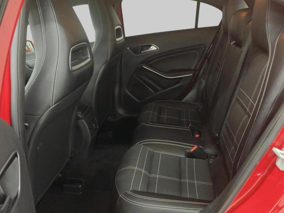 MERCEDES-BENZ A 2015
