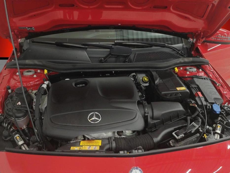 MERCEDES-BENZ A 2015