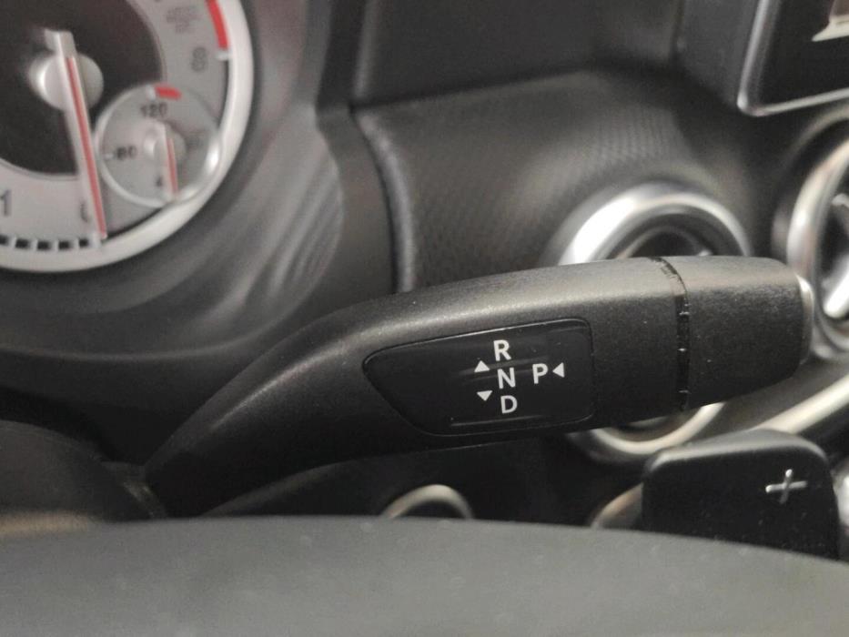 MERCEDES-BENZ A 2015