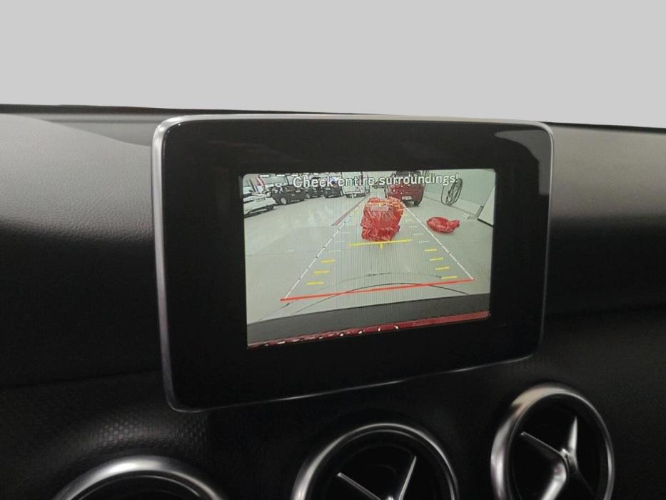 MERCEDES-BENZ A 2015