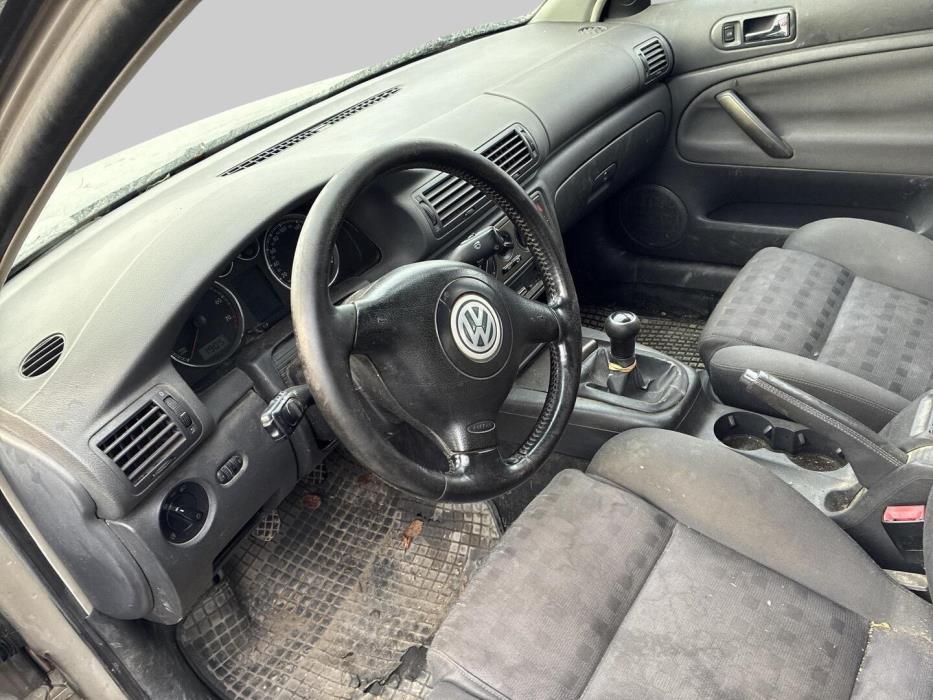 VOLKSWAGEN Passat 2004