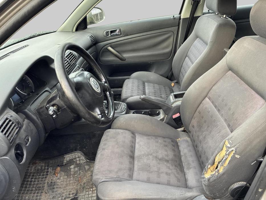 VOLKSWAGEN Passat 2004