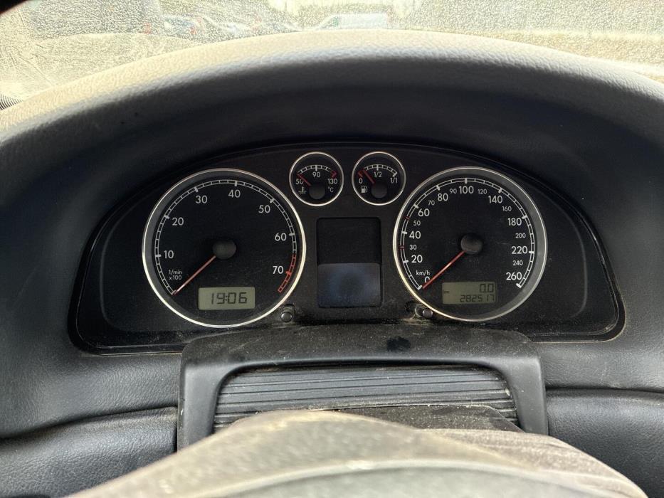 VOLKSWAGEN Passat 2004