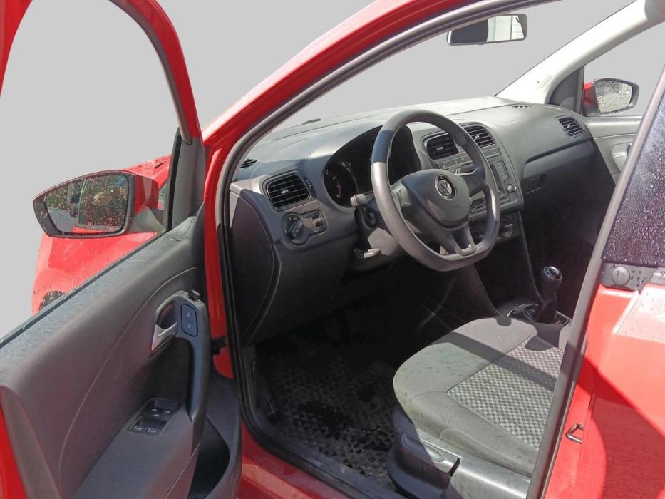 VOLKSWAGEN Polo 2015